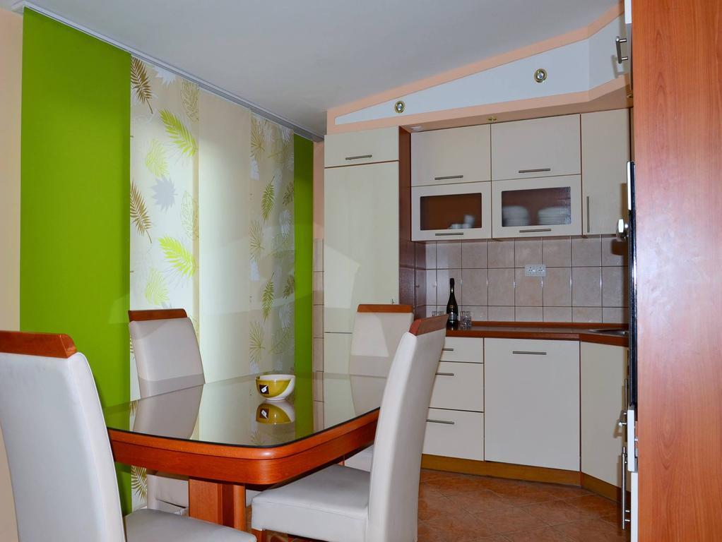 Apartman Julienne Kaštela الغرفة الصورة